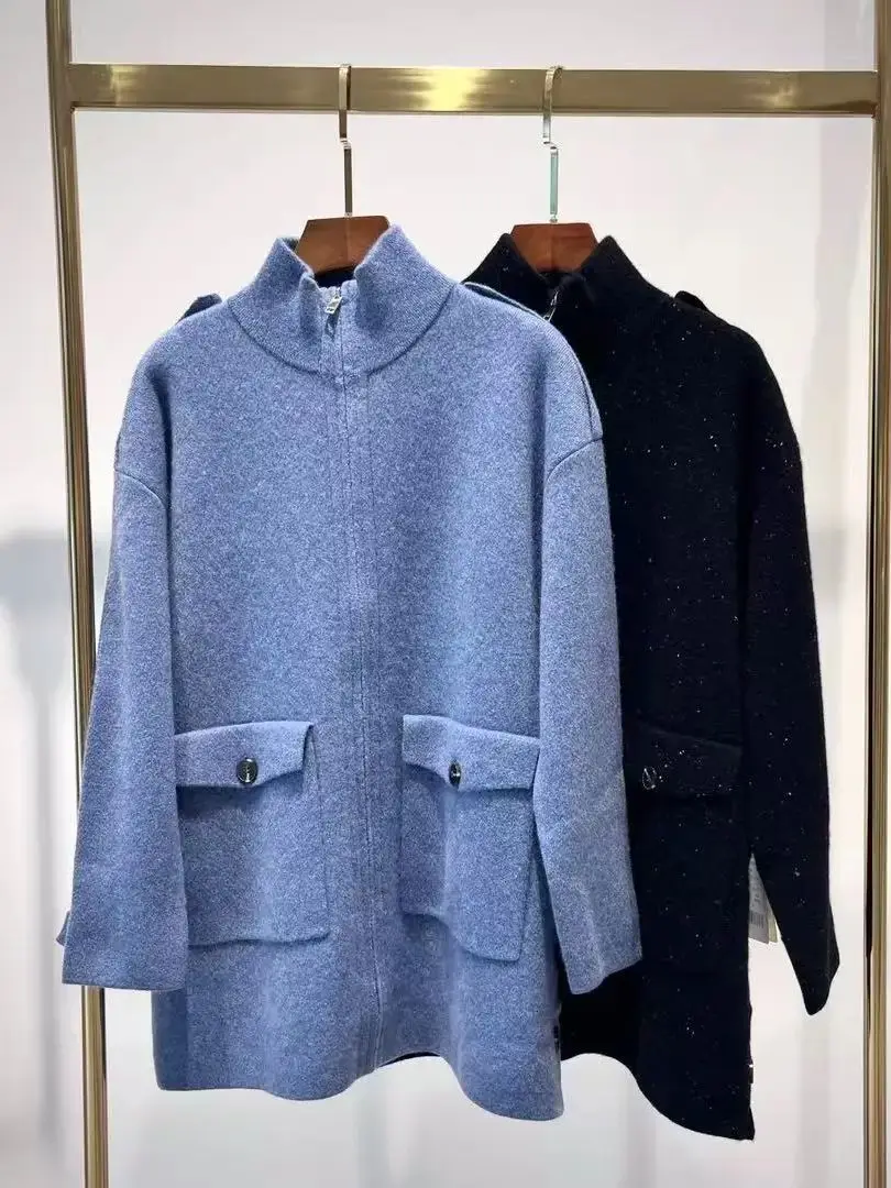 

Elegant autumn-winter short wool coat with stand collar