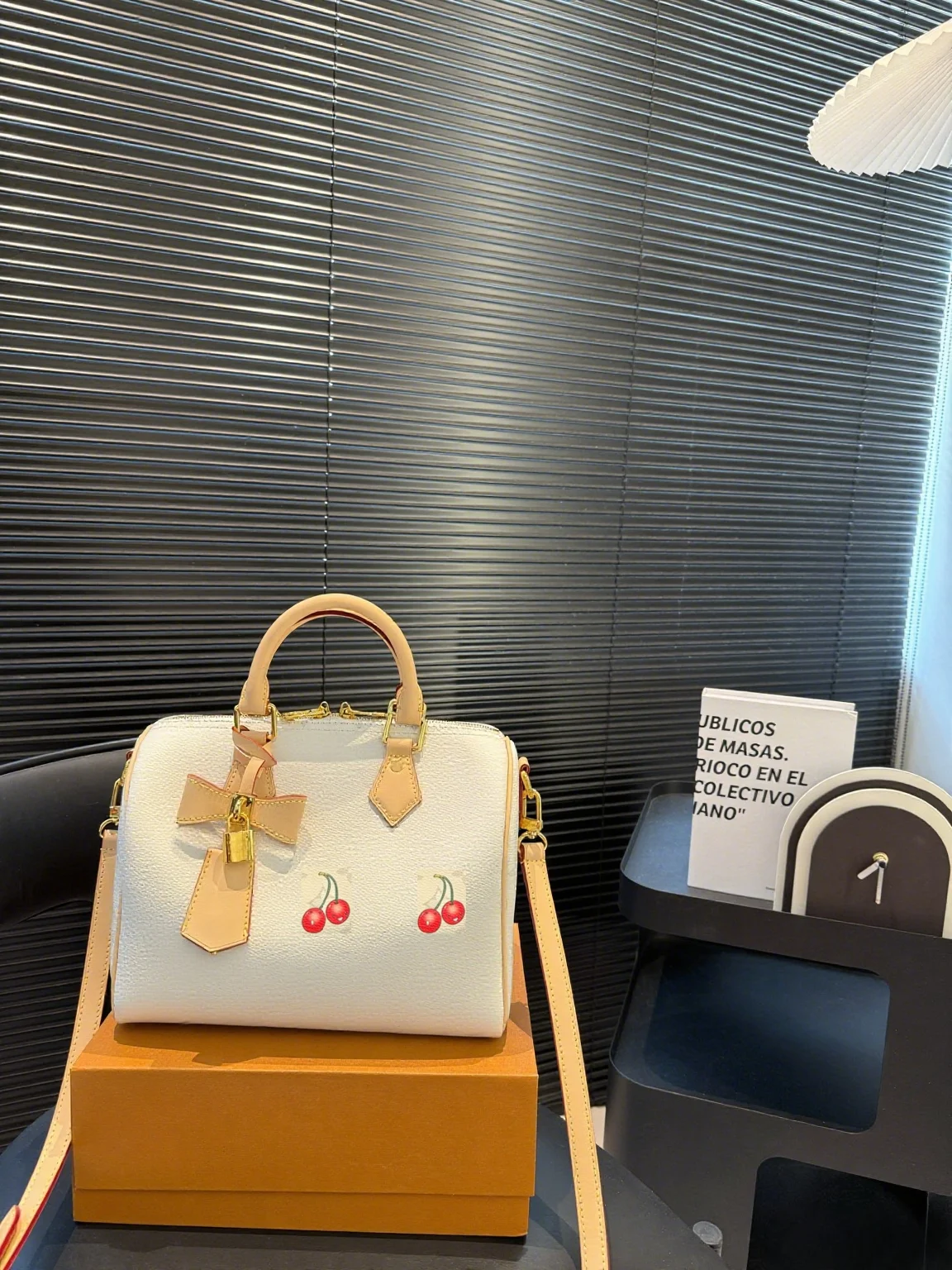 

2025 New Fashionable Versatile bags leather cherry Portable can be carried on the shoulder no boxes