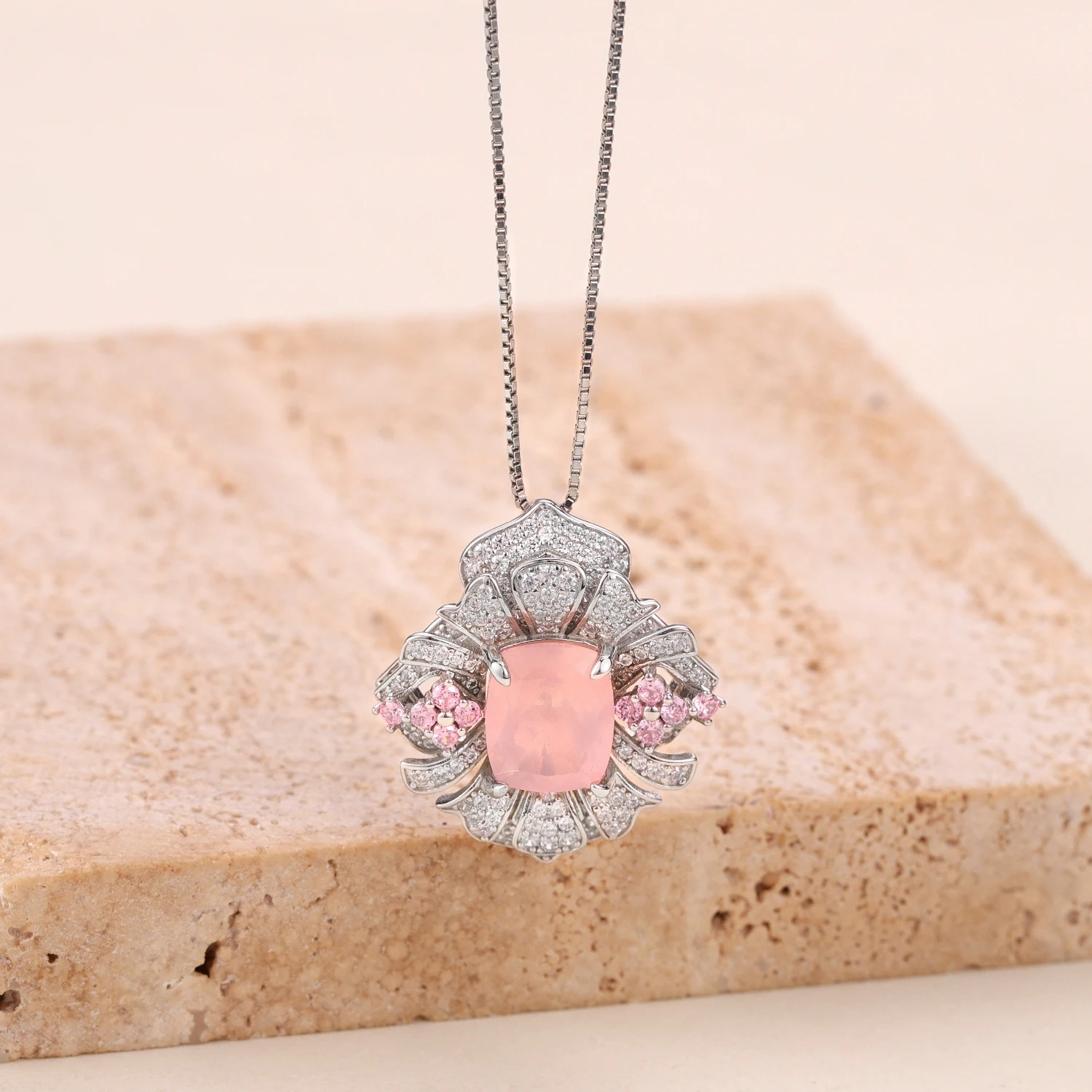 GEM'S BALLET 925 Sterling Silver Flower Luxury Necklace Nautral Rose Quartz Bridal Statement Necklace Pendant Gift for Her