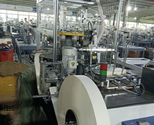 2025 السعر المنخفض رخيصة الثمن التلقائي بالكامل عالية السرعة المتاح ورقة آلة تشكيل فنجان القهوة سعر آلة صنع الأكواب الورقية