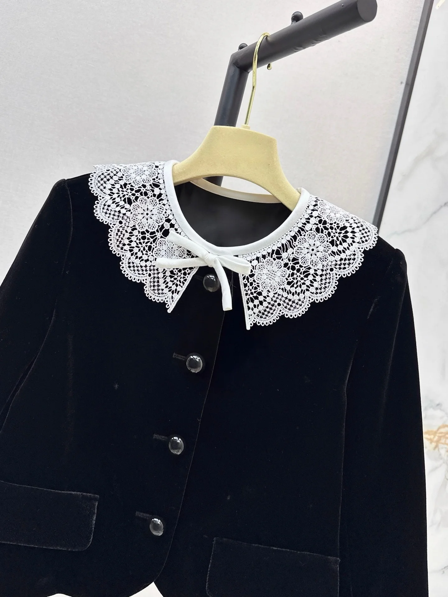 2026 Women Autumn Winter Velvet Petite Coat With Oversized Lace Collar ZX3103