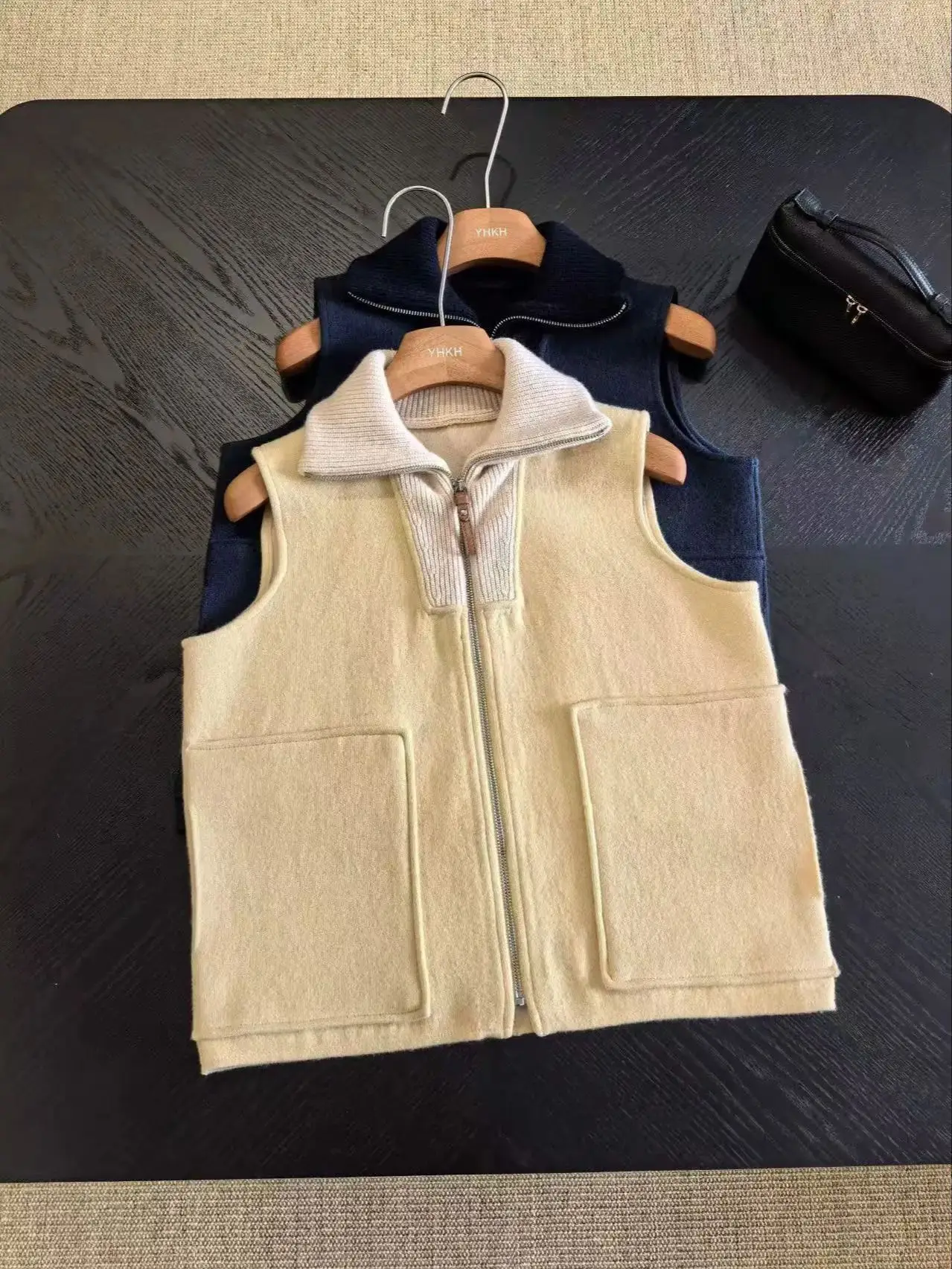 

Luxurious double-sided cashmere sleeveless zip knit vest