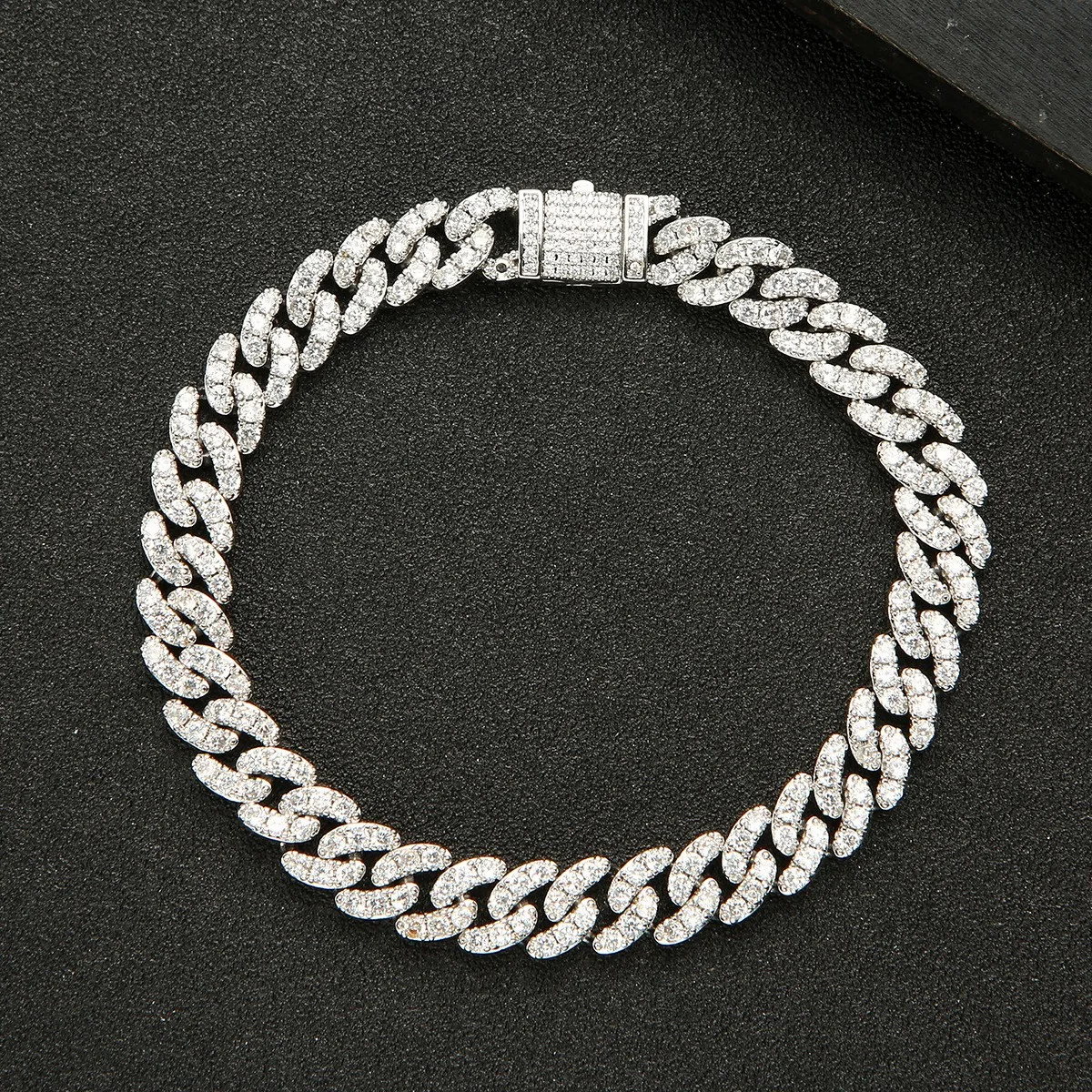 

Luxury Diamond-Cut Cuban Link Bracelet Set - Silver, Rose Gold, and Gold-Plated 3-Piece Collection
