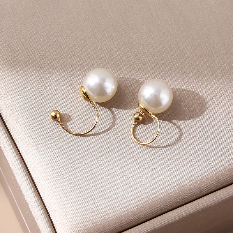 UNNAIER 1 Pair of Pearl Ear Clip Resin Material Female Retro Temperament No Hole Ear Clip Fashion Female Jewelry 2023 Earrings