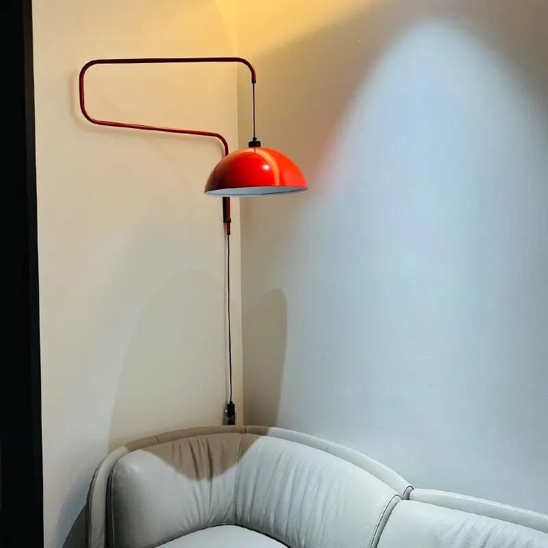 Applique da parete mobile moderna semplice in metallo rosso con braccio oscillante LED E27 illuminazione bianca calda lampada a sospensione da pranzo apparecchio per camera da letto