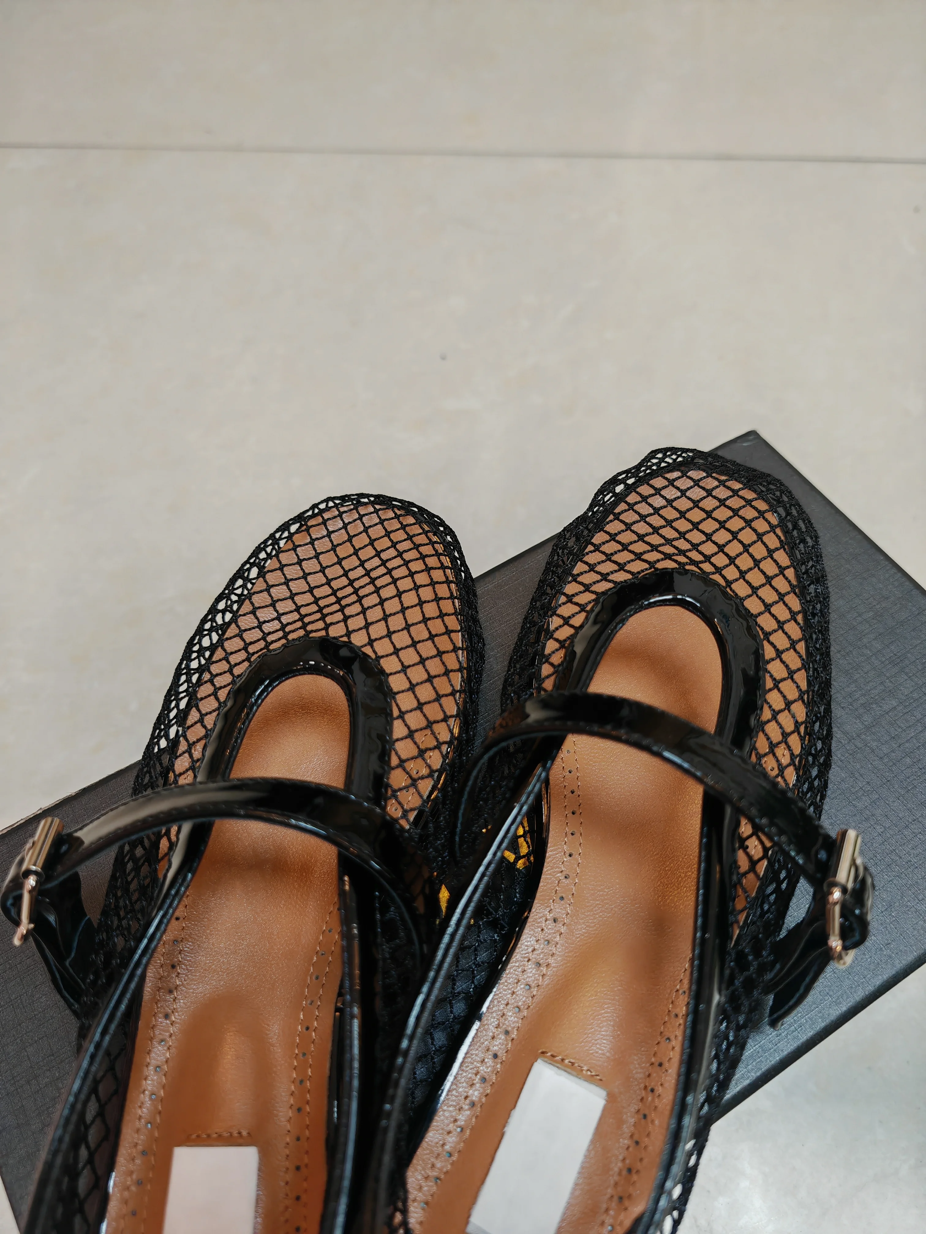 حذاء باليه مسطح مريح من الجلد المسطح