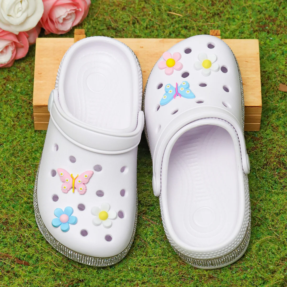 

Симпатичные и яркие детские садовые туфли-бабочки, повседневный стиль, подходят для всех случаев, красивые и долговечные.