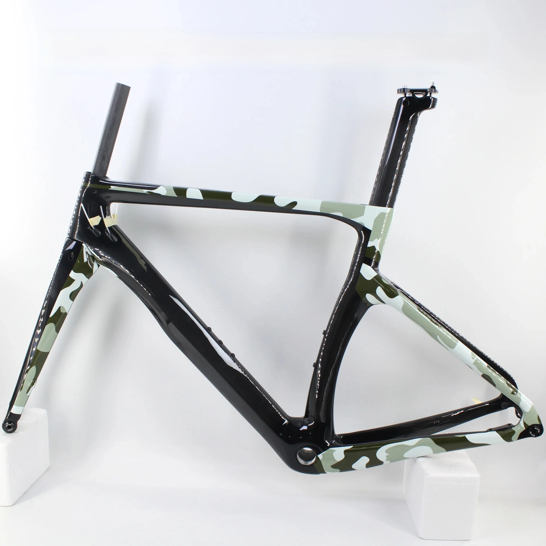 AliExpress NONE Brand New NK1K Camouflage 700C Racing Road Bike 3K Full Carbon Fibre Bicycle Thru Axle Disc Brake Frame Fork+Seatpost+Headsets