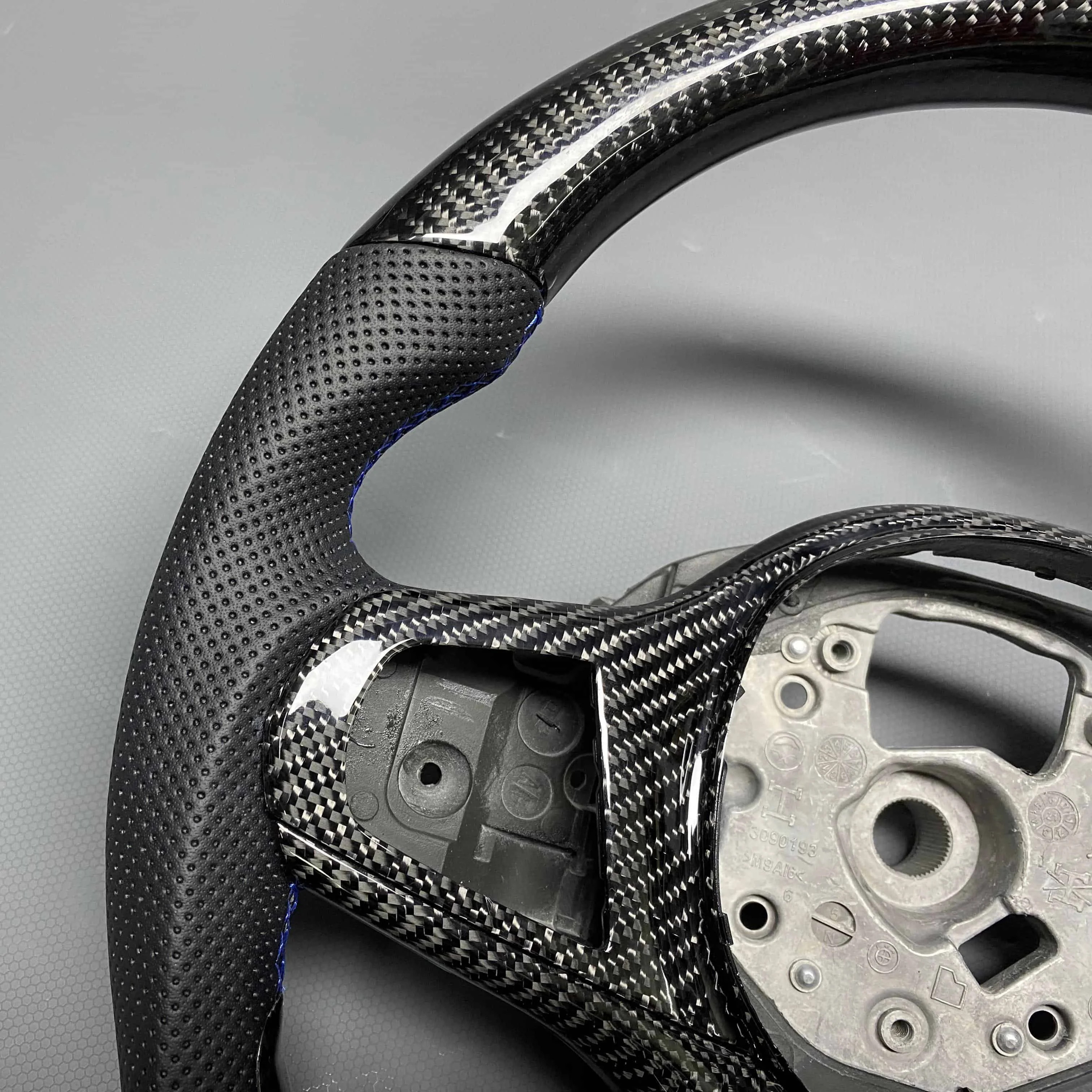 Customized Carbon Fiber Steering Wheel for BMW G30 G32 G42 G14 G01 G02 G05 G06 G07 G20 G22 G26 G29 G80 Sports Style