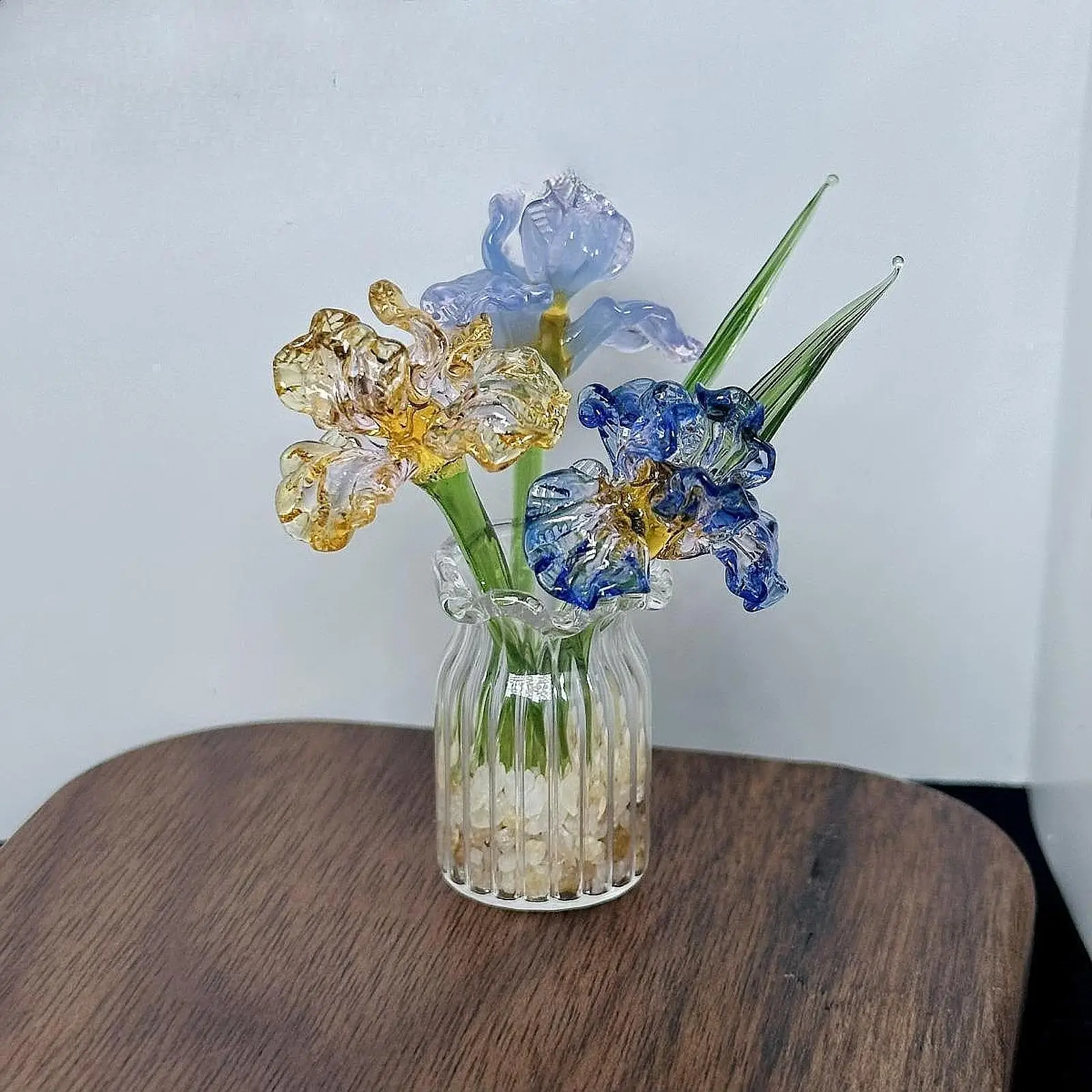 Glass Flowers Figurine with Vase Lovely Glass Flower Bouquet for Home Living Room Wedding Anniversary Decoration Birthday Gift