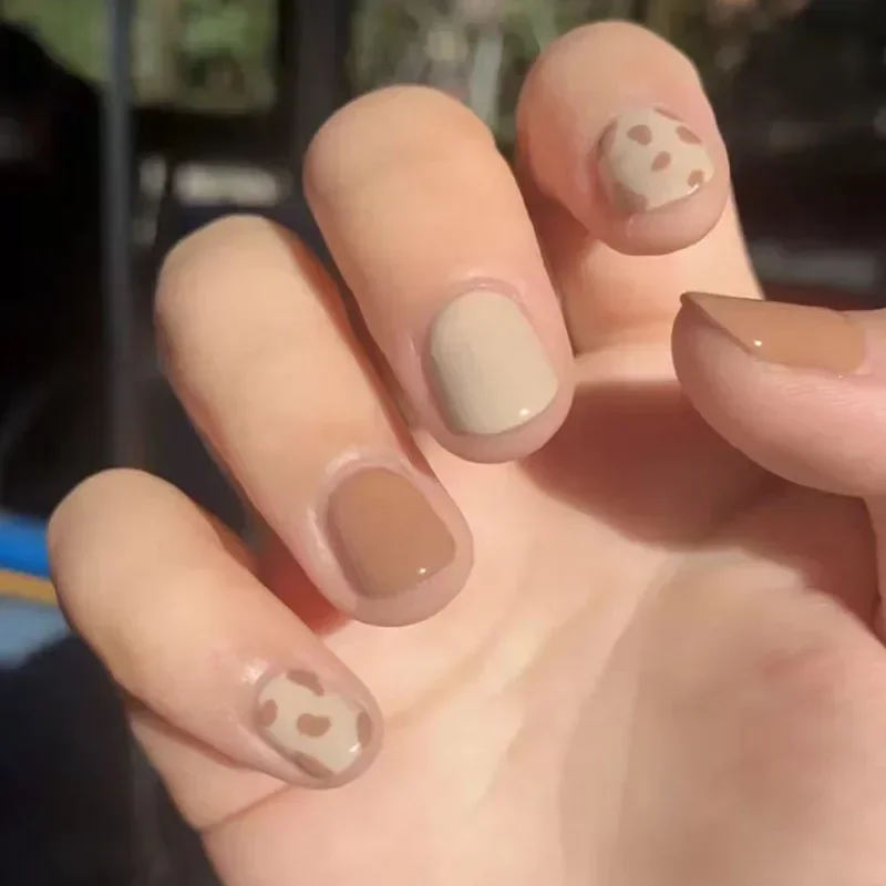 Paquet de 24 faux ongles courts en forme de cercueil, crème au chocolat, avec colle, finis, réutilisables, pour Nail Art, amovibles, à presser, ensemble de décoration