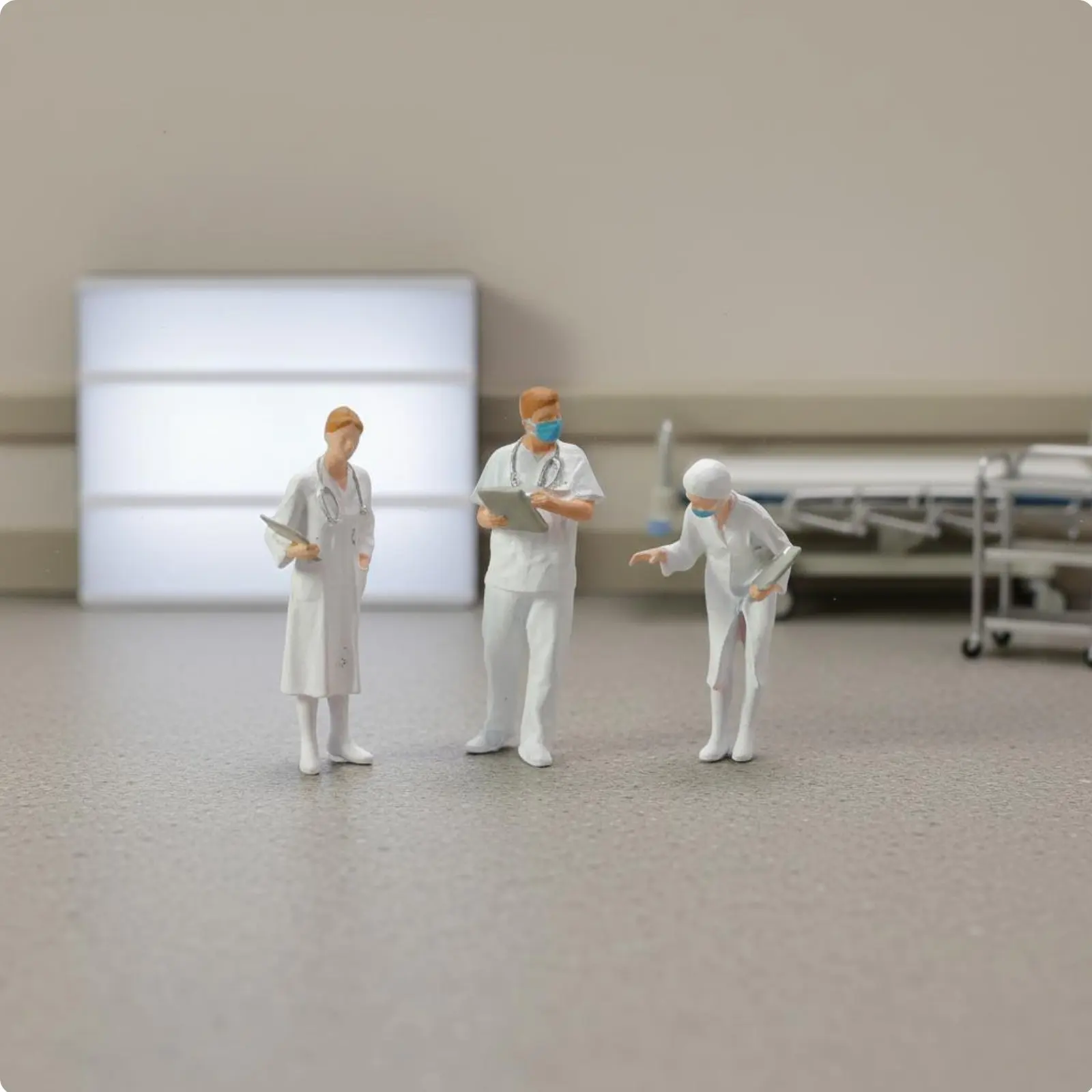

1:87 Scale Doctor Figure High Feature Miniature Nurse Figurine Emergency Scene People Model Realistic Features