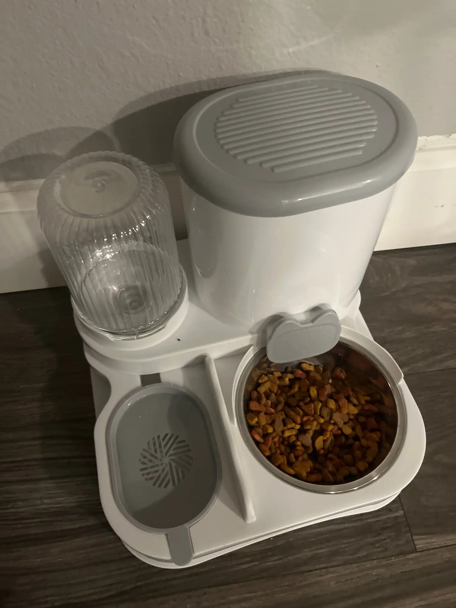 Customer review photo for Dual-Bowl Automatic Cat Feeder for Two Pets