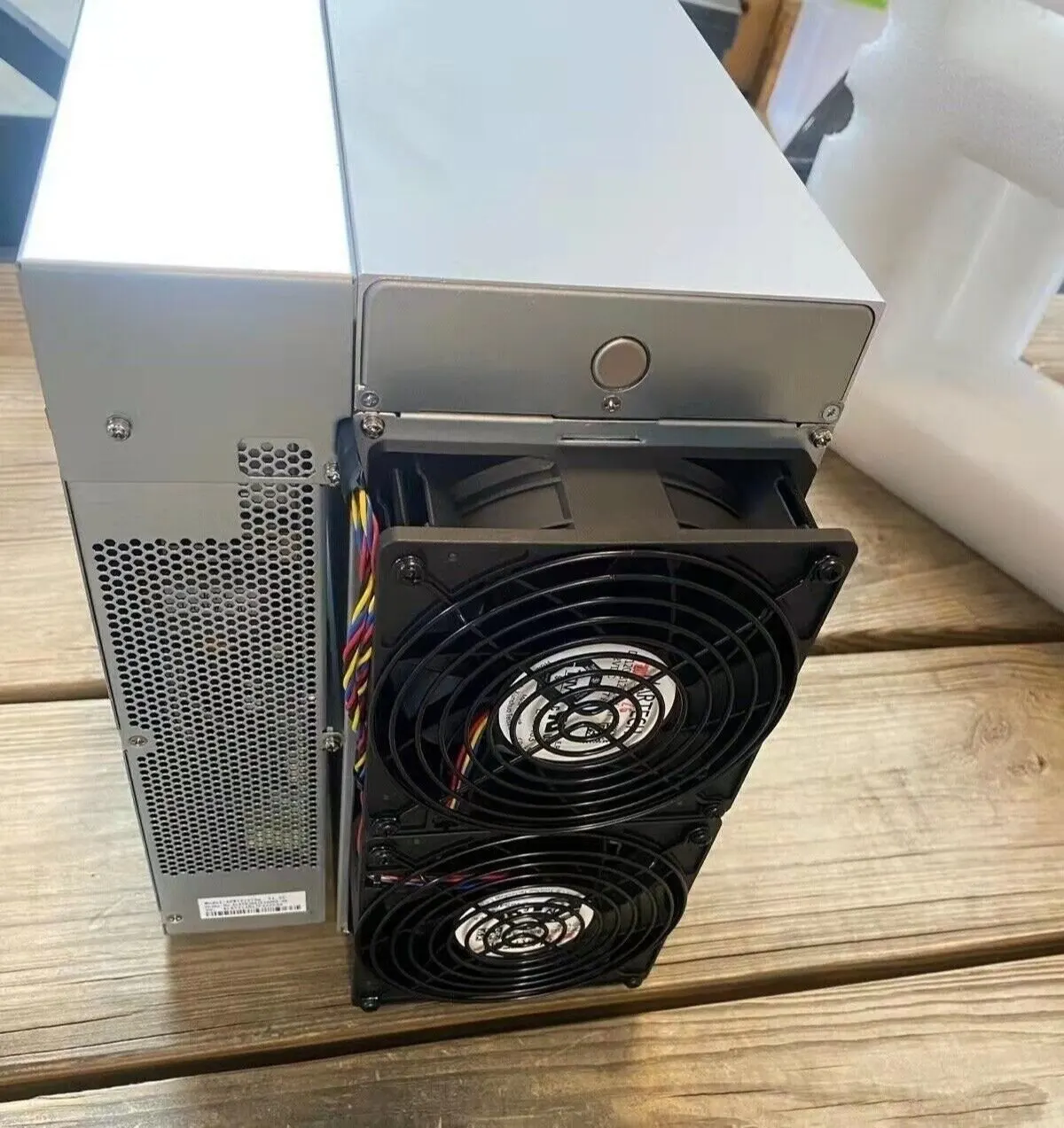 

СОВЕРШЕННО НОВЫЙ Bitmain Antminer KS3 (9,4Th)