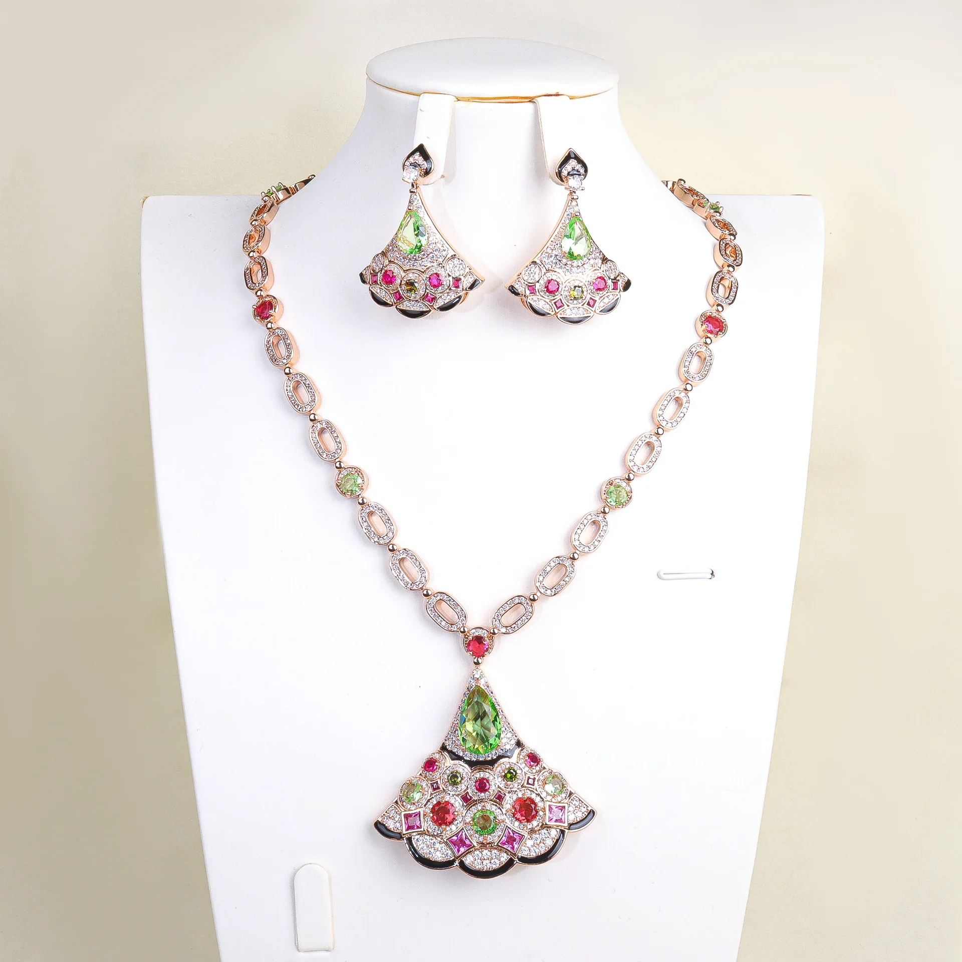 

Женское роскошное ожерелье с зубцами, серьги-подвески, комплект из 2 предметов, рубиновый изумруд, элегантное вечернее платье для банкета, подходящее