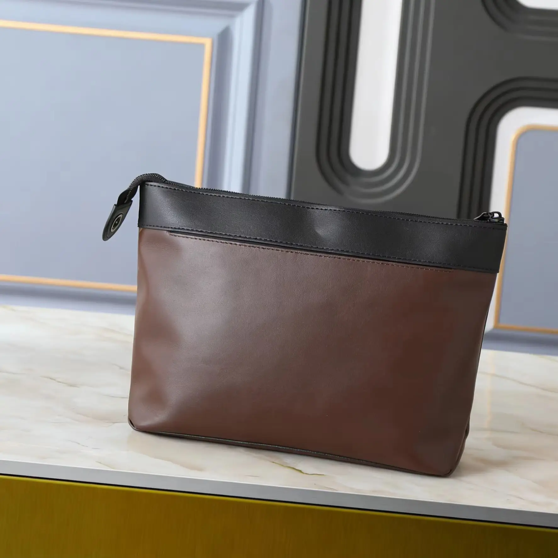 

2025 Large Capacity Brown Handbag for Daily Travel Canvas Commuter Storage 30 x 21 x 7.5cm