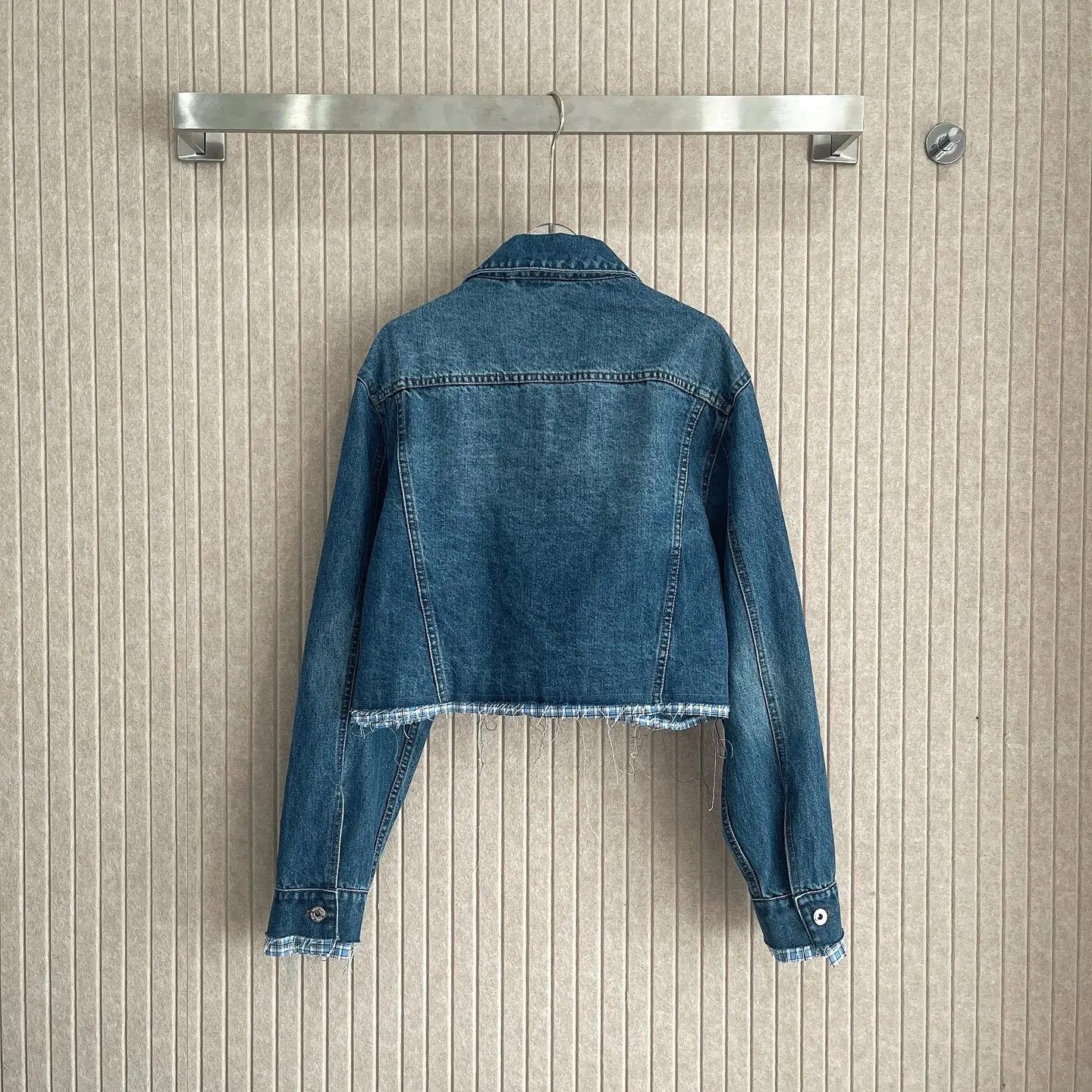 

High quality spring and summer women's double pocket patch fabric embroidered letter denim jacket SU161