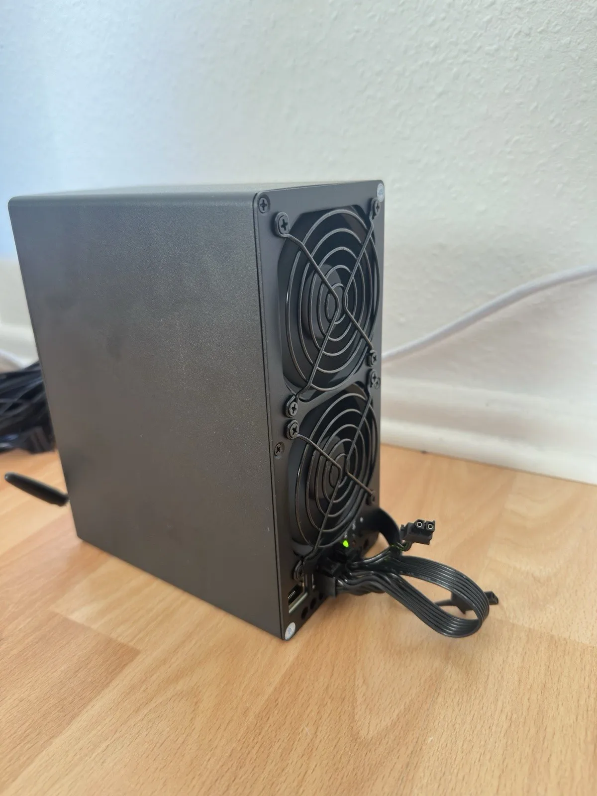 KJ BUY 2 GET 1 FREE Goldshell XT BOX 580GH/s 400W XTM Miner Input 110-240V AC | Endless Mining
