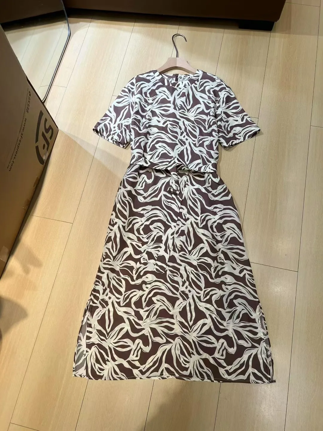

Elegant summer women's lightweight short sleeved pure 100% silk dress