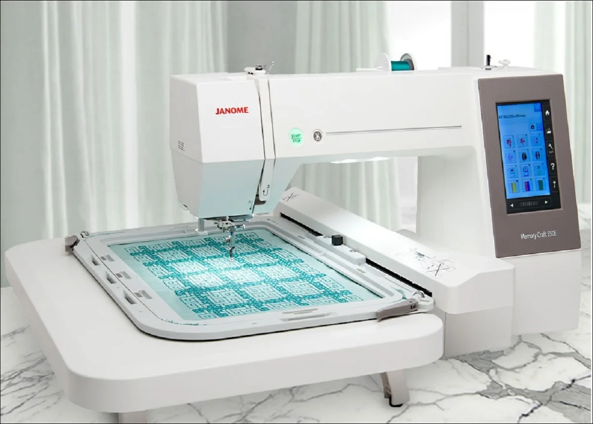 خصم حار مبيعات جديدة آلة التطريز Janome Memory Craft 550E