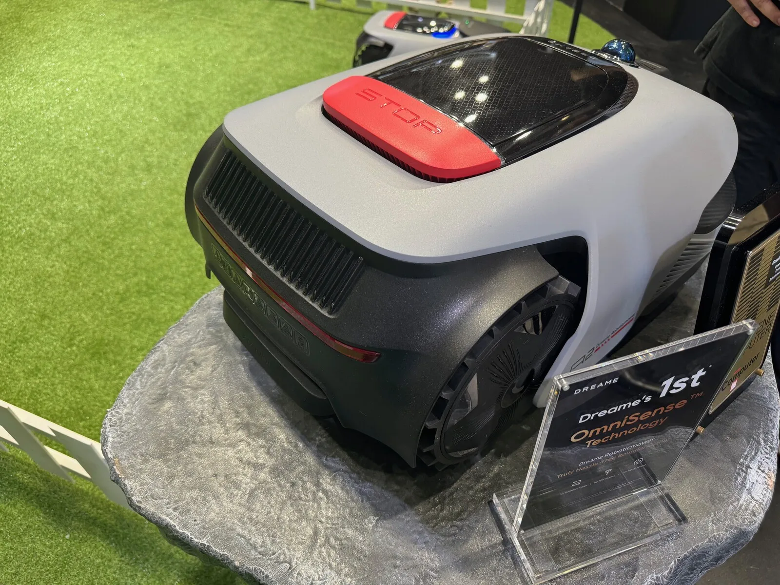 

TOP SALES NEW IN STOCK Dreame Robotic Mower A2