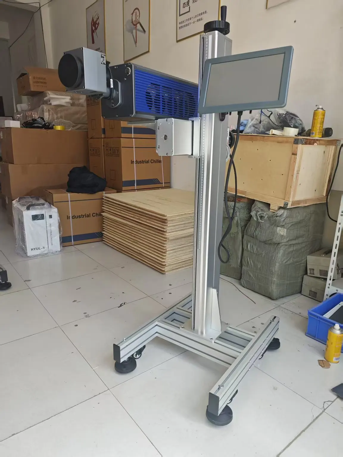 30w 50w fiber laser engraving cutting on plastic pvc bottles Production Date QR Code laser marking machine price