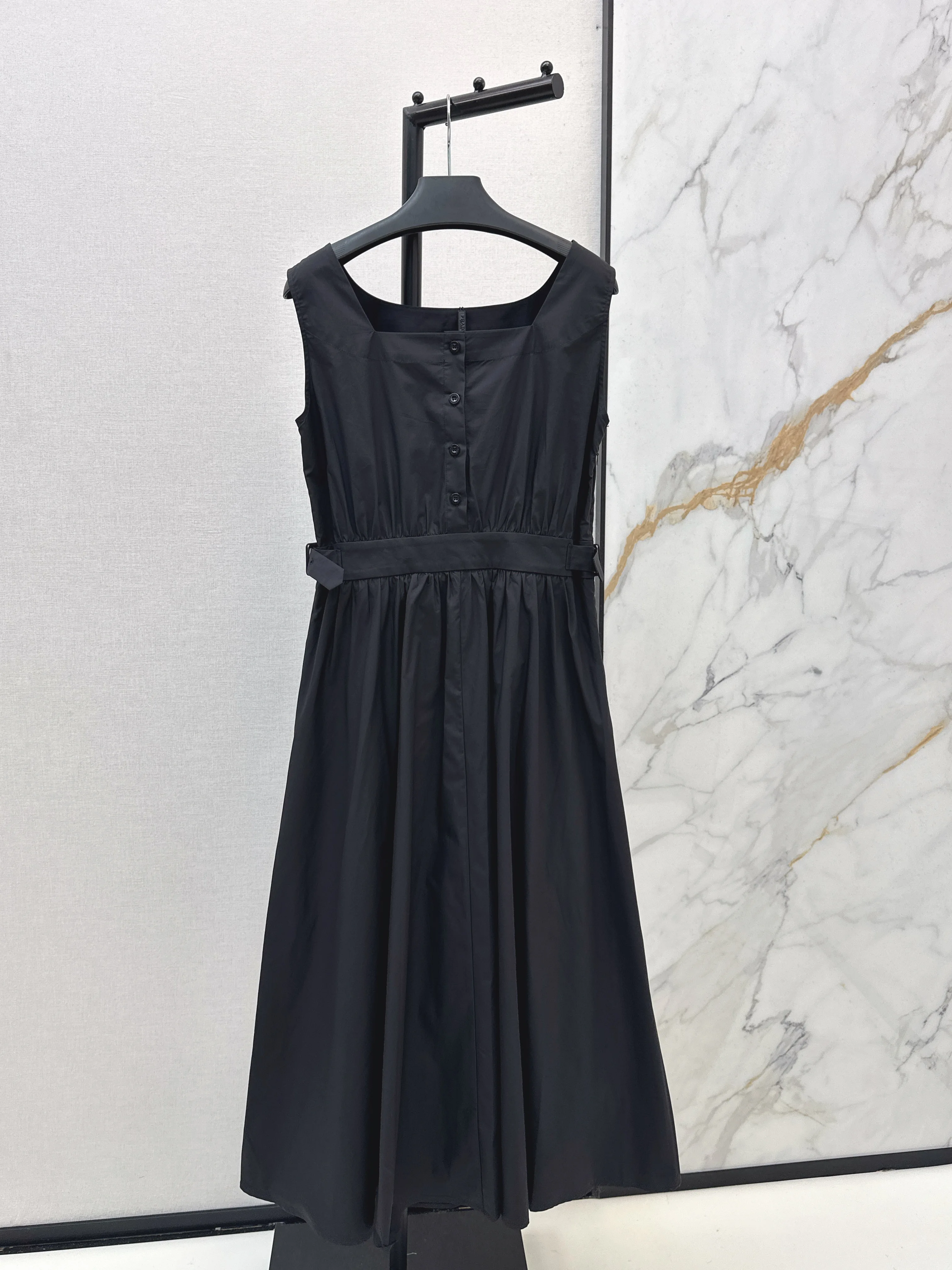 

2026 Early Spring Designer Dress Ruffled sleeves with Belt velvet Mid-Length A-line Button Slimming Half-Sleeved