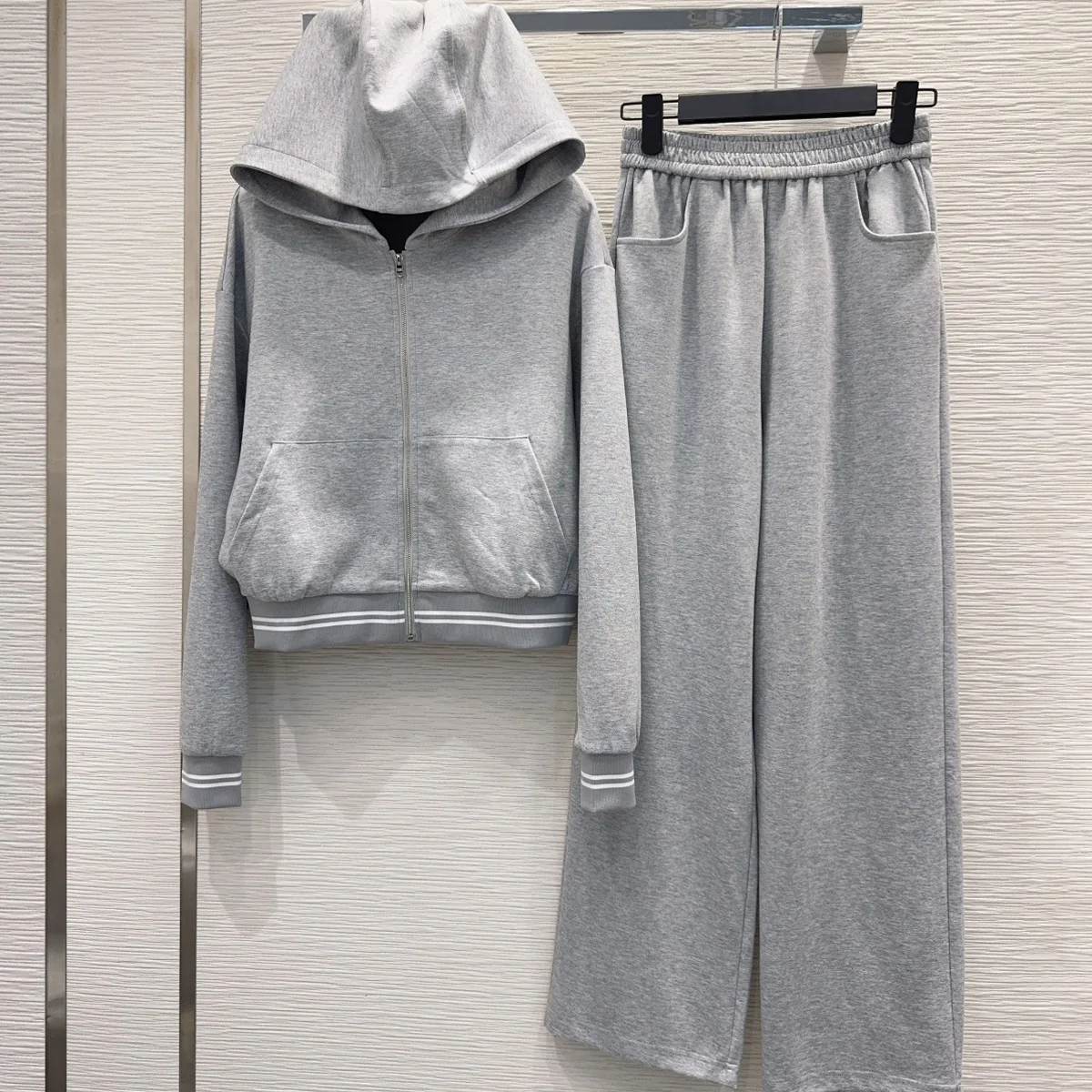 High Quality Women 2 Piece Outfit Zip Up Hooded Cropped Sweatshirt Wide Leg Pants Set Striped Cuff Hem Tracksuit lyt2681307