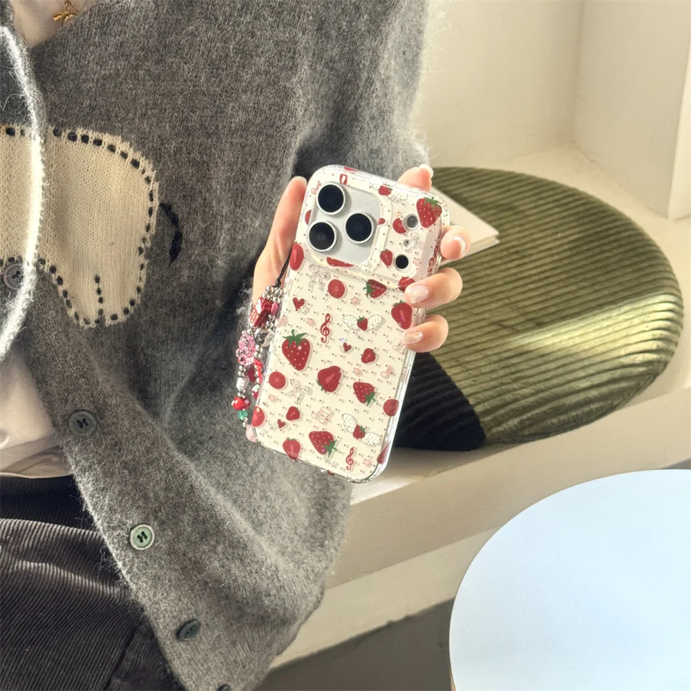 حافظة هاتف لطيفة بأجنحة الفراولة منقطة لهاتف آيفون 14 15 16 برو ماكس 17 برو مع سلسلة Fundas لهاتف أبل 16 ماكس 17