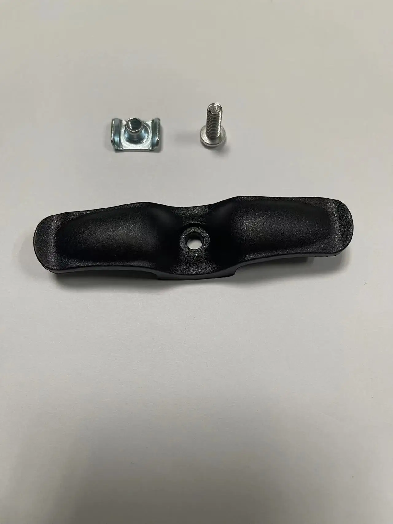Lower pannier bag clip for Burley Pannier Bags