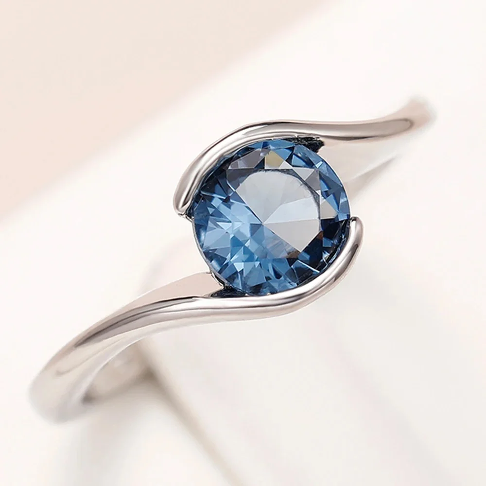 Huitan Prosty i elegancki design Pierścionki damskie z cyrkoniami Solitaire Blue CZ Fantazyjne ślubne akcesoria ślubne Biżuteria modowa — zdjęcie 2