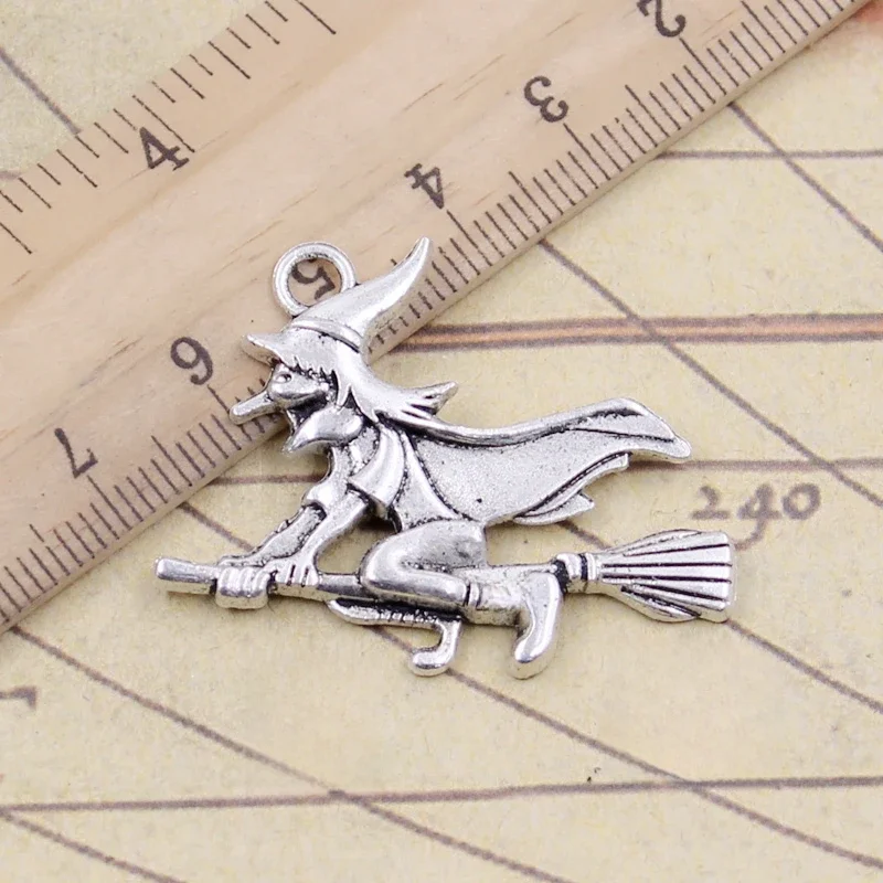 10 sztuk Charms czarownica na miotle Halloween 36x34mm tybetański srebrny kolor wisiorki antyczna biżuteria Making DIY Handmade Craft — zdjęcie 2