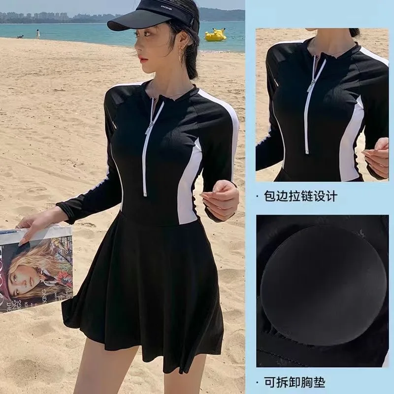ชุดว่ายน้ําชิ้นเดียวกีฬามืออาชีพใหม่ของผู้หญิงสปริงและลําธาร