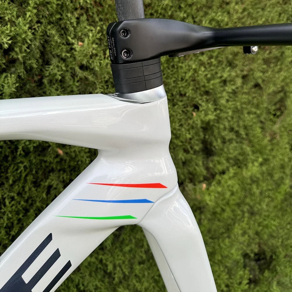 Minice Aerodynamischer EPS-geformter Carbonrahmen mit Scheibenbremse, max. 700*32C, AERO Rennrad-Rahmenset, BSA, vollständig interne Kabelführung, Lenker, DI2, mechanisch – Detail 11