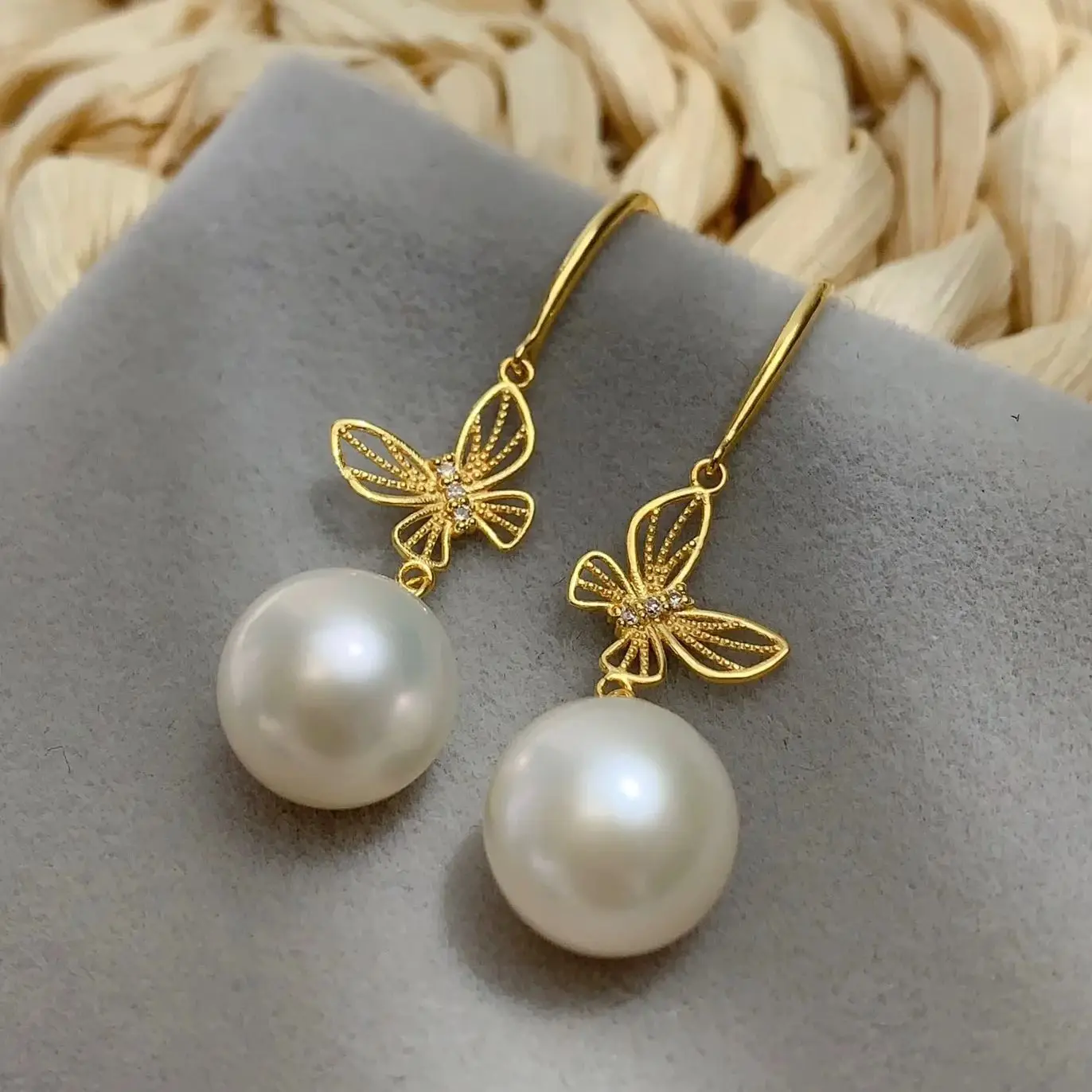 MADALENA SARARA 18K Yellow Gold Butterfly Hallow Dangle Earrings With Freshwater Pearl Au750 Stamp