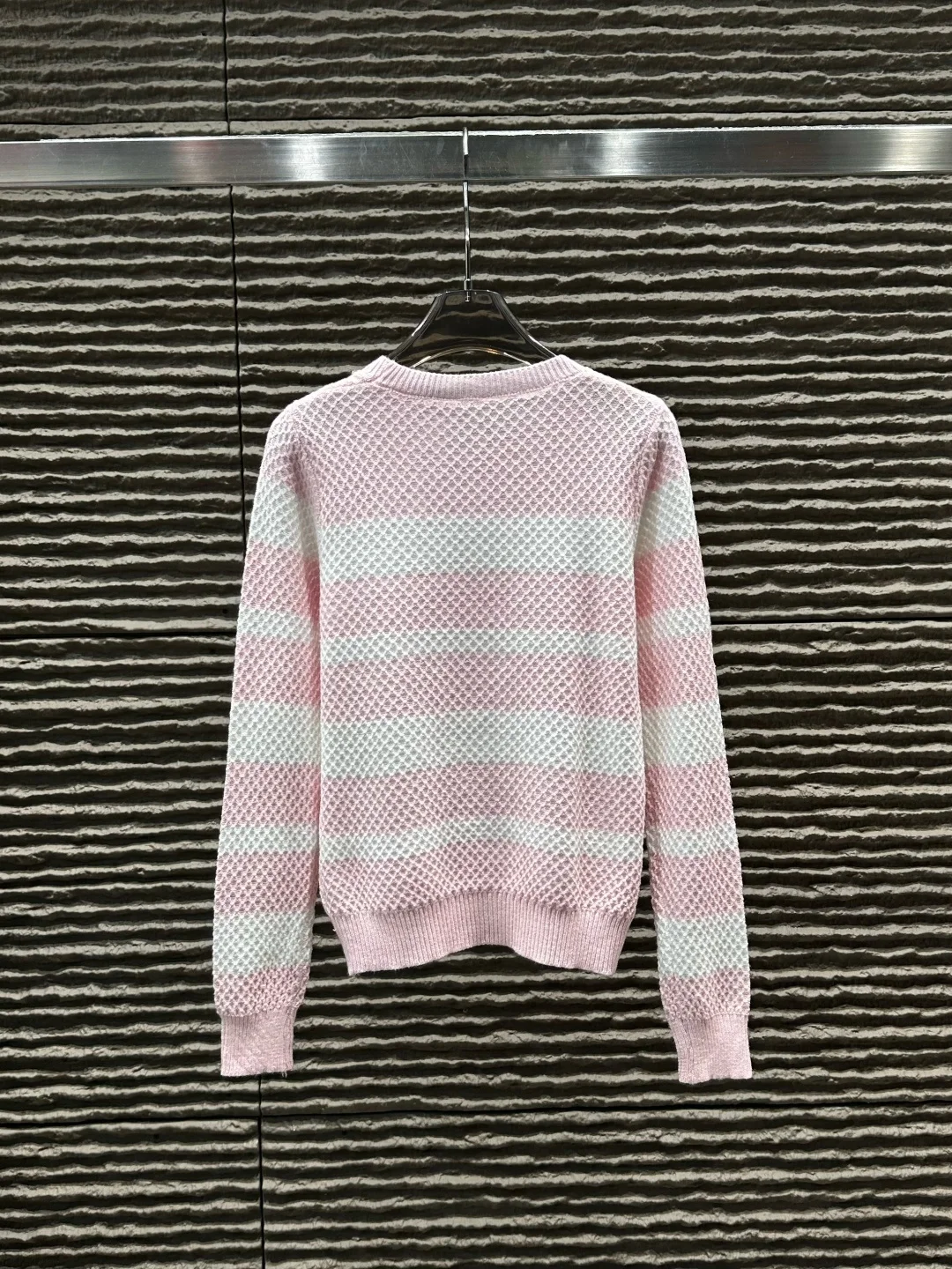 

Женские полосатые вязаные свитера - Ажурная текстура, декоративная эмблема, повседневные пуловеры с длинными рукавами, топы