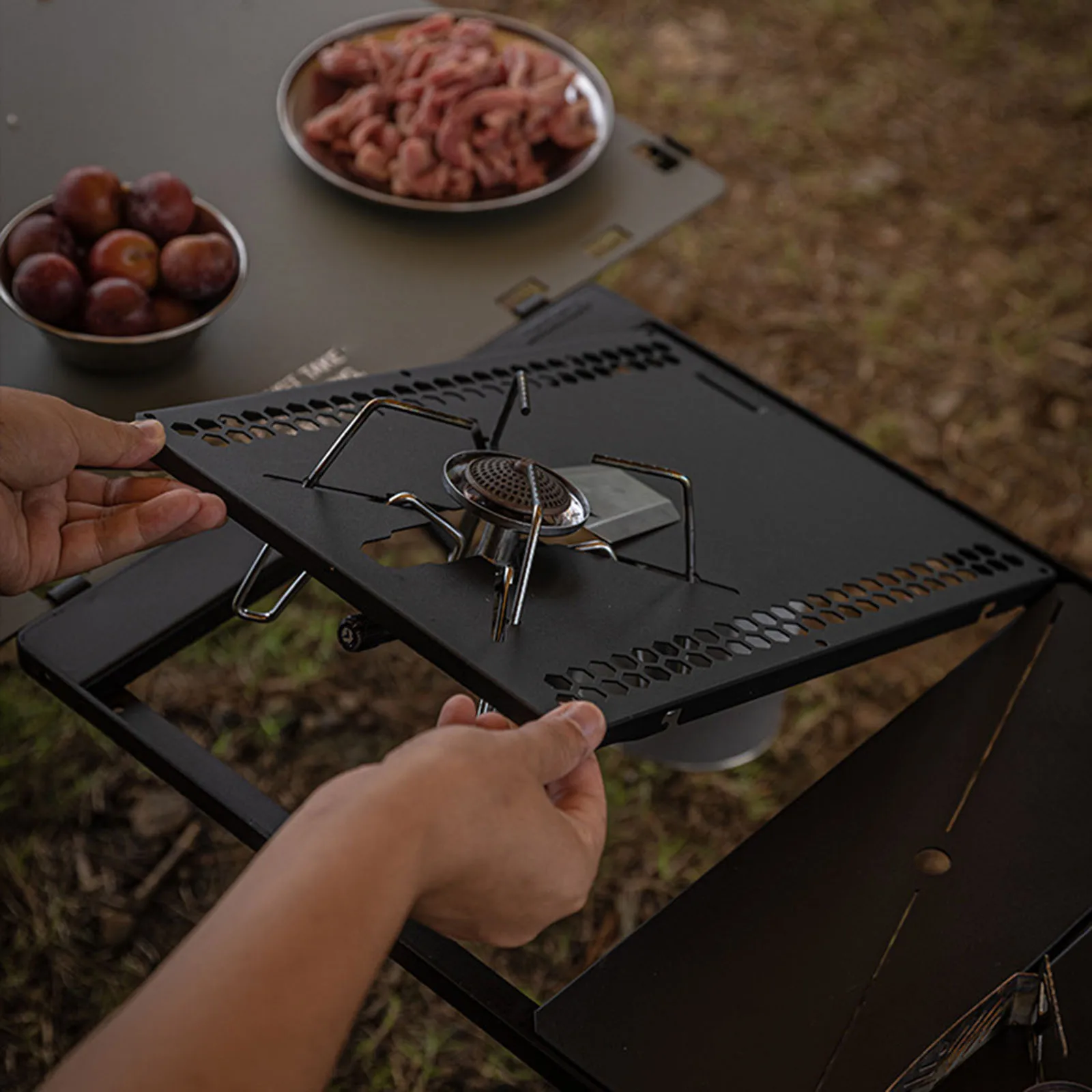 IGT طاولة تخييم خفيفة الوزن جسر الجدول المحمولة في الهواء الطلق للطي التخييم أداة متعددة الوظائف الموقد شواء الجدول