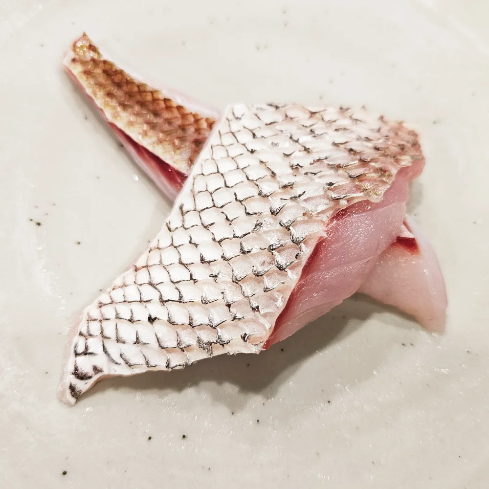 كيفية طبخ شرائح مطاطية من شرائح المطاط الحمراء المحلية التي يتم التقاطها البرية باستخدام طريقة ماتسوكاوا؟