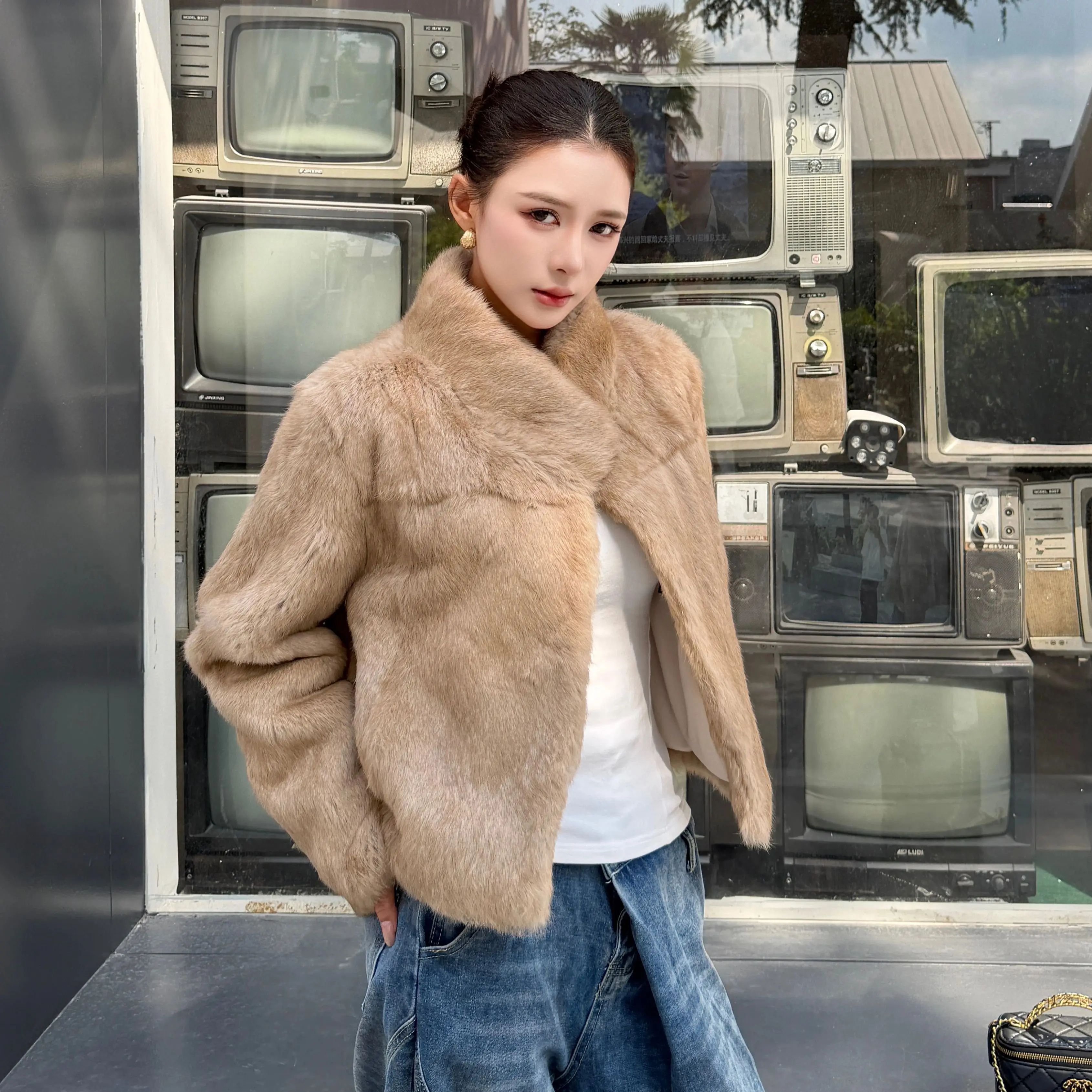 2026 New Real Rabbit Fur Coat Women Beige Fur Jacket Short Winter Warm Soft Natural Fur Outwear Luxury Designer Clothing