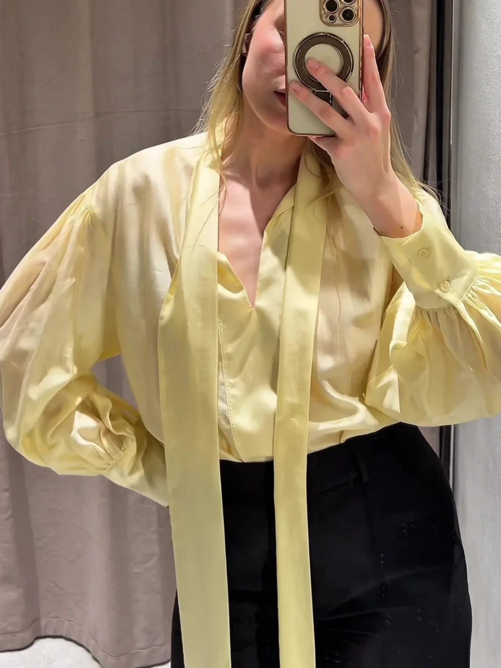 

Элегантная атласная блузка с бантом на воротнике, женская рубашка с длинными рукавами-фонариками, имитация шелка, офисный стиль, шикарные плиссированные топы, однотонные блузы