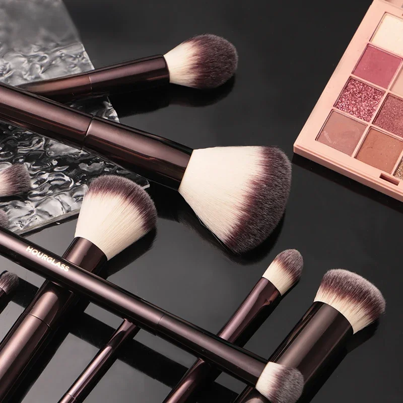 Zestaw i zestaw pędzli do makijażu z klepsydrą zawierający puder podkład korektor róż do ust Bronzer cień do powiek Eyeliner pędzel do rozświetlania — 2