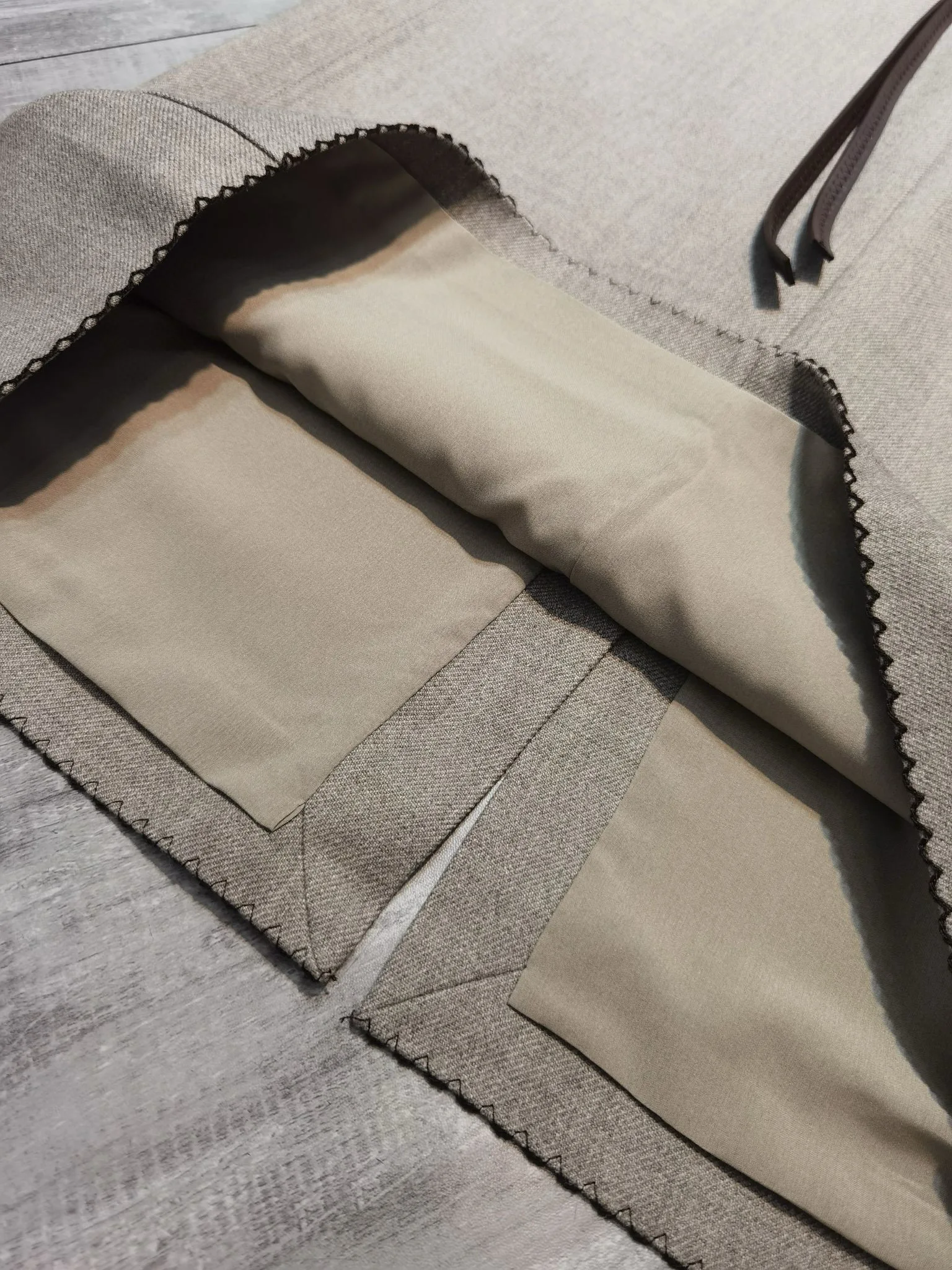 تنورة نسائية أنيقة كاجوال بحزام من مزيج الصوف للخريف والشتاء