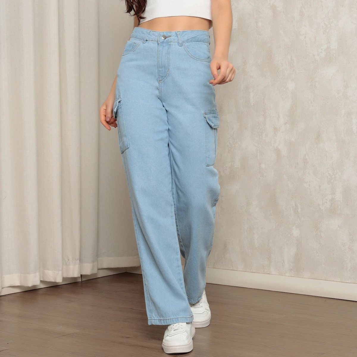 Calça Jeans Wide Leg Delavê Feminina Com Bolso Cargo