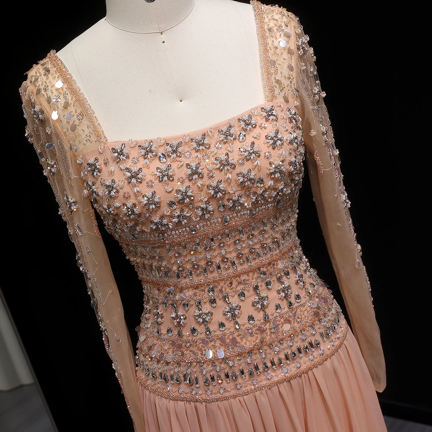 Sharon Said Funkelndes Fliederfarbenes Perlenbesetztes Plissiertes Chiffon-Abendkleid mit Fließendem Schal Dubai Saudi Hochzeitsfeier SS539 Maßanfertigung – Detail 21
