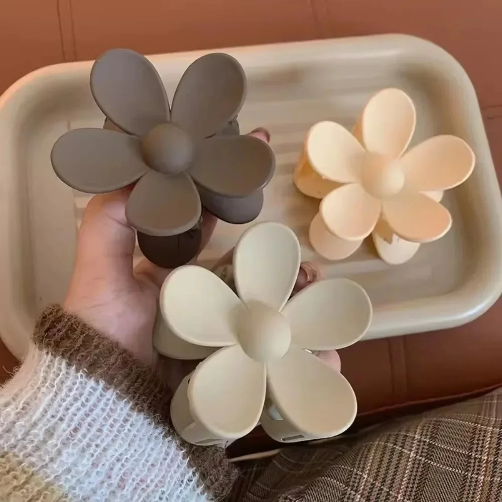 Duże kwiatowe spinki do pazurów dla kobiet moda pazur do włosów spinki do włosów dziewczyny matowe spinki do włosów słodkie nakrycia głowy Barrette akcesoria do włosów — zdjęcie 2