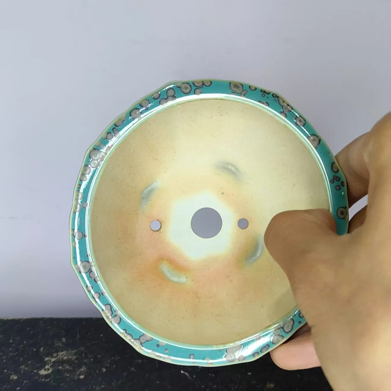Popular Round Shape Glazed Bonsai Pot with Lotus Design