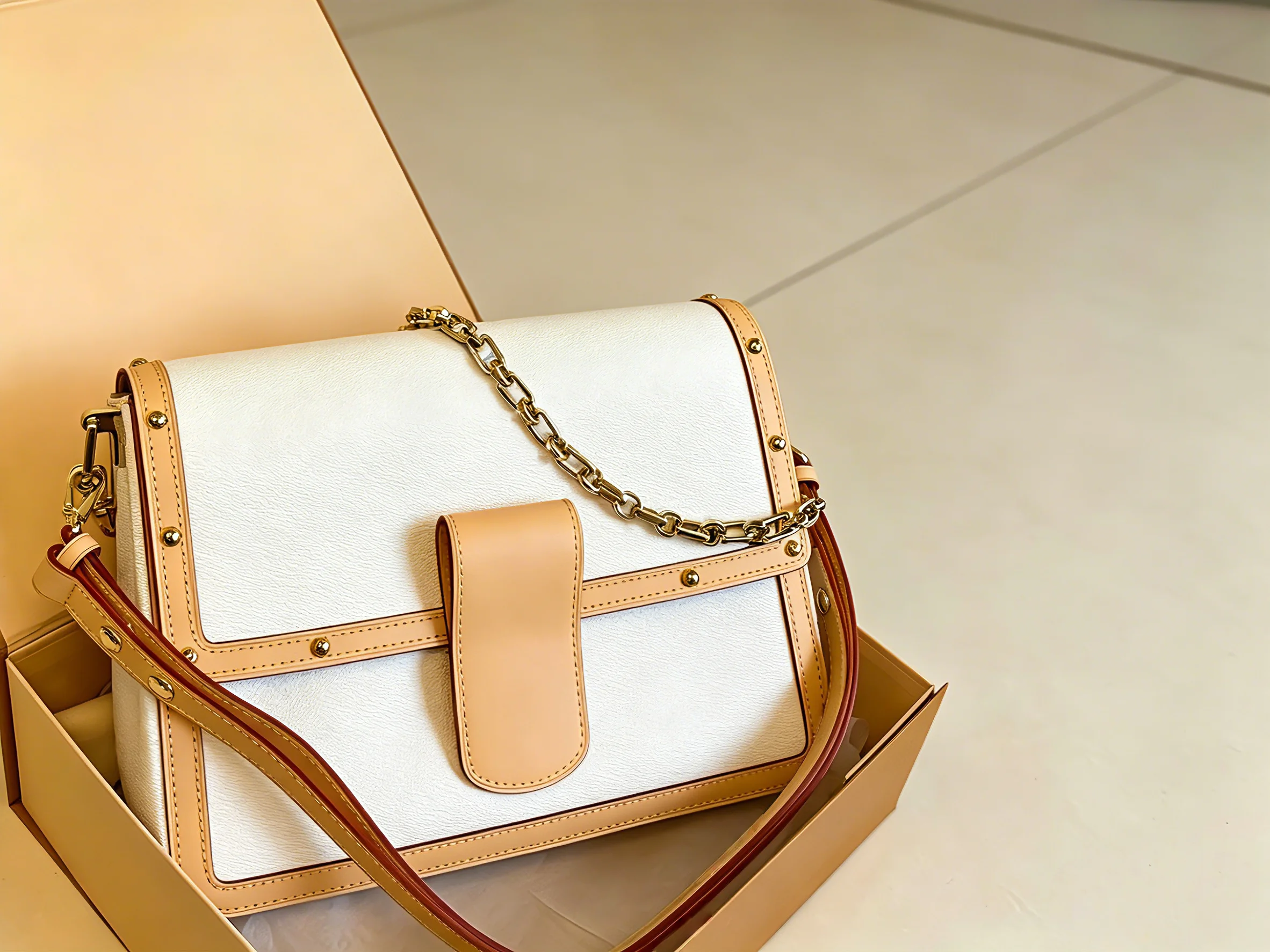 2026 New Women's Vintage Crossbody Bag Daily Commute Shoulder & Underarm Bag Fashion Outdoor Accessory 29*22cm