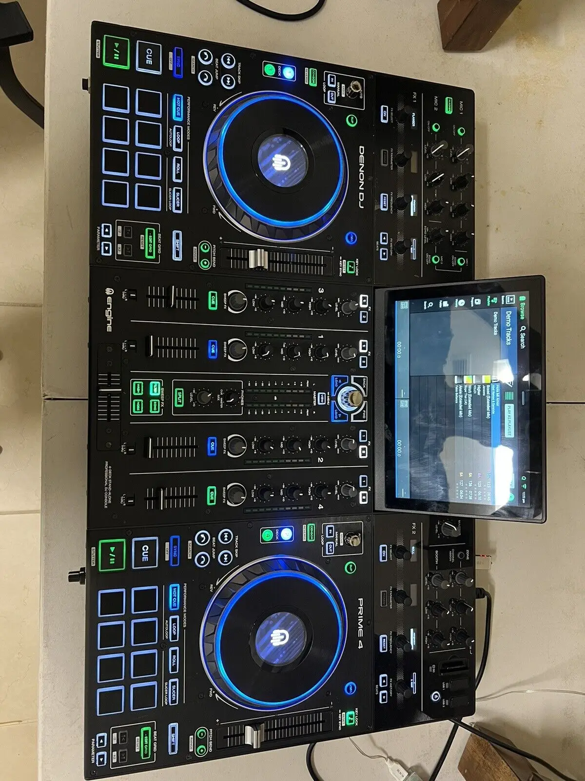 Consola de DJ inteligente Denon DJ PRIME 4 de 4 decks con pantalla táctil