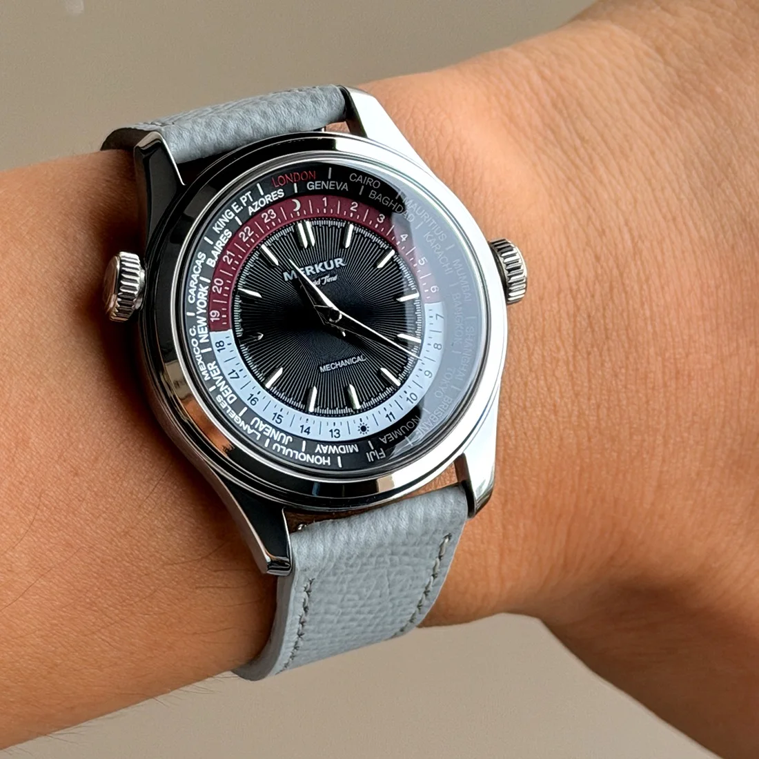 2026 NEW Merkur Dual Crown World Time Watch Retro Manual Mechanical Watches for Men Watch Vintage 38mm Reloj Hombre Red