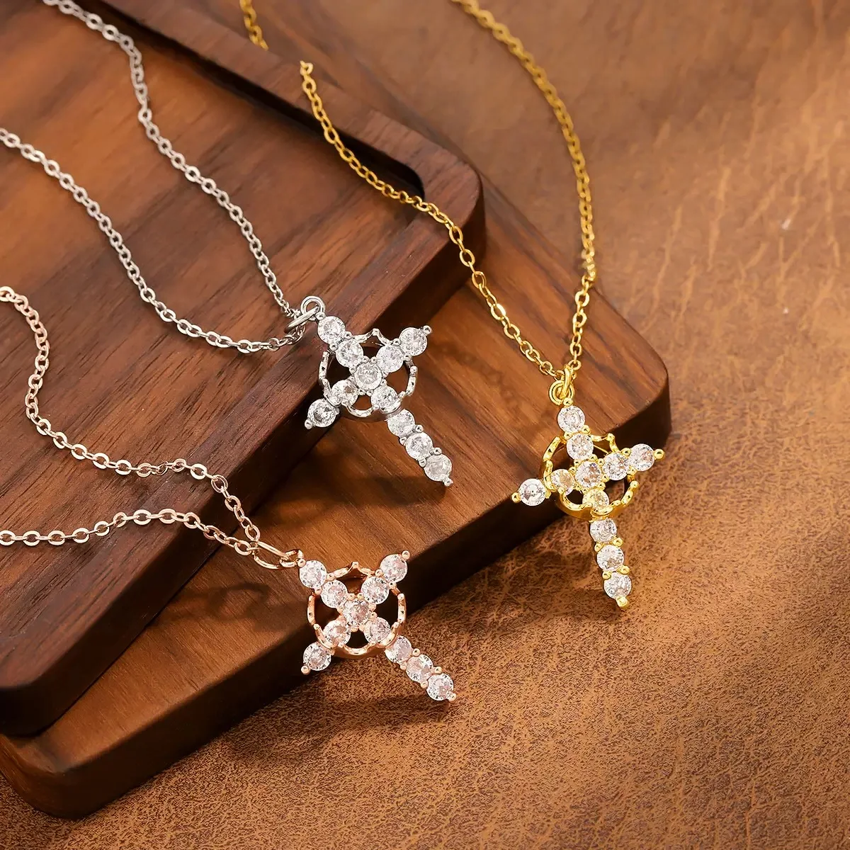 Regalos para el Día de la Madre, Collar con Cruz y Corona para Mujer, Chapado en Oro de 14K, Collar con Colgante de Cruz y Corona, Collares de Oro con Diamantes Simples, Joyería con Cruz de Fe, Collar para Primera Comunión